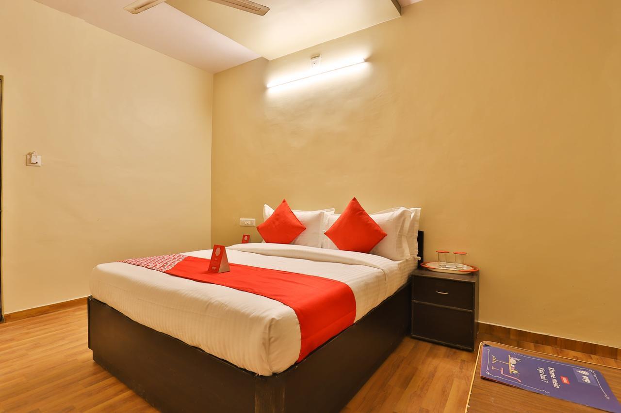 Oyo 11427 Hotel Kalyan Ахмедабад Экстерьер фото