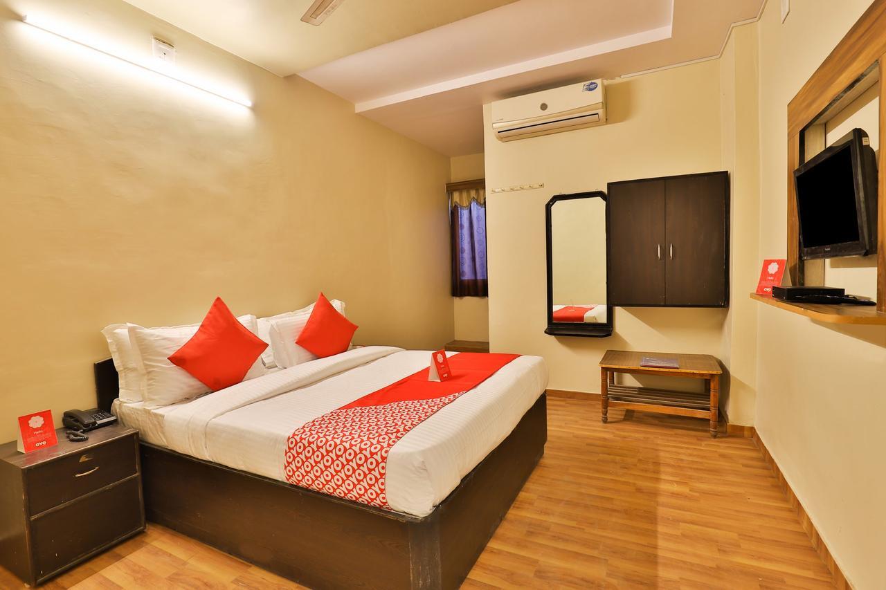 Oyo 11427 Hotel Kalyan Ахмедабад Экстерьер фото