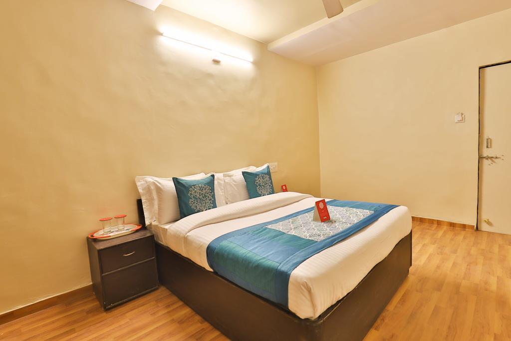 Oyo 11427 Hotel Kalyan Ахмедабад Экстерьер фото