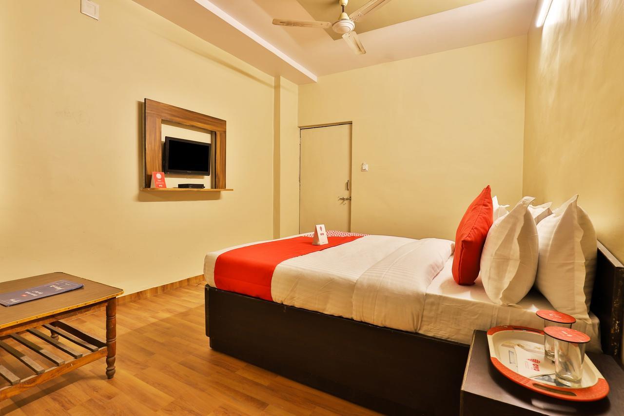 Oyo 11427 Hotel Kalyan Ахмедабад Экстерьер фото