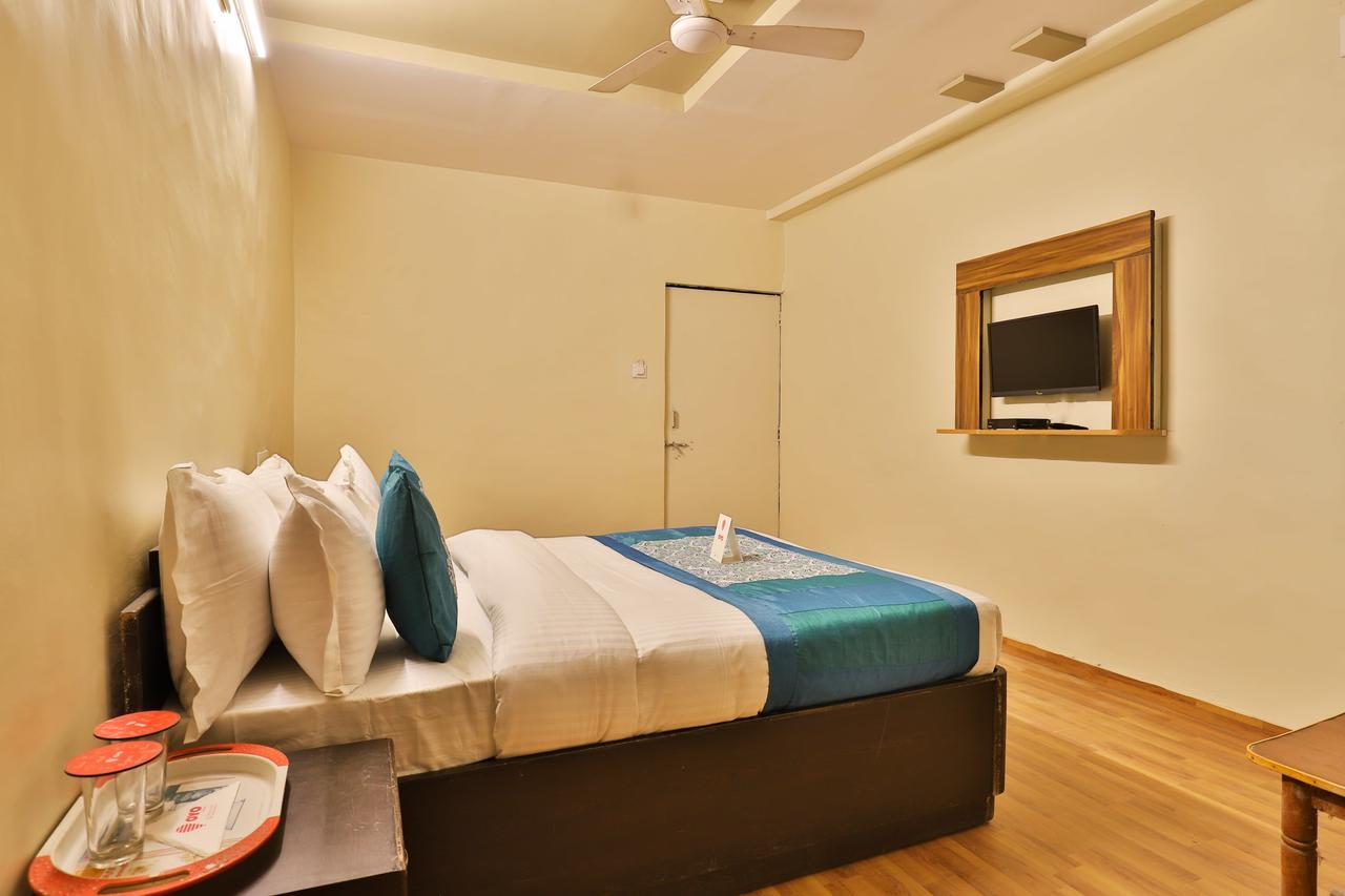Oyo 11427 Hotel Kalyan Ахмедабад Экстерьер фото